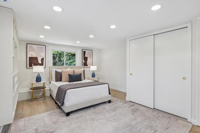1827 Moreland Dr, Alameda CA: https://media.crmls.org/mediaz/c161c424-e55c-4376-b384-9faa89fcbe05.jpg
