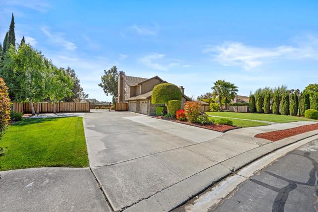 151 Tierra Del Sol, Hollister CA: https://media.crmls.org/mediaz/c1621739-d726-451b-851a-d4911ddce16e.jpg
