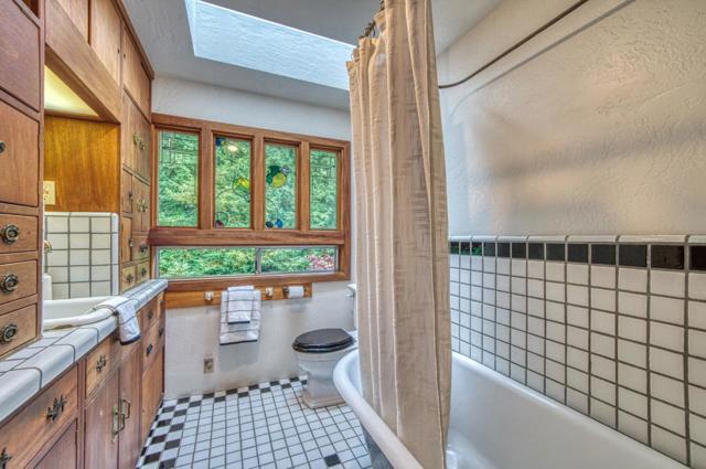 9013 Rhodes Avenue, Aptos CA: https://media.crmls.org/mediaz/c16314fc-c424-4197-8493-39936e12a350.jpg