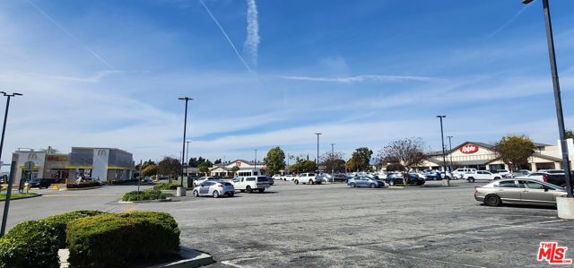 12129 Beverly Boulevard, Whittier CA: https://media.crmls.org/mediaz/c16365b6-6988-47f2-a8e0-42832cd02da8.jpg