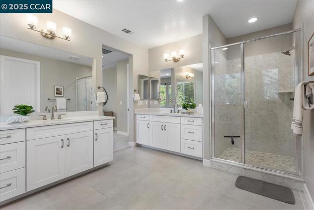 17691 Whisper Ln, Castro Valley CA: https://media.crmls.org/mediaz/c16390be-74cc-4a56-afa5-99eeaddd4c19.jpg