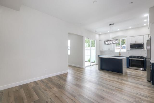 962 Florence St, Imperial Beach CA: https://media.crmls.org/mediaz/c1647b95-8566-4c9a-aa9c-c3cbf76285a5.jpg