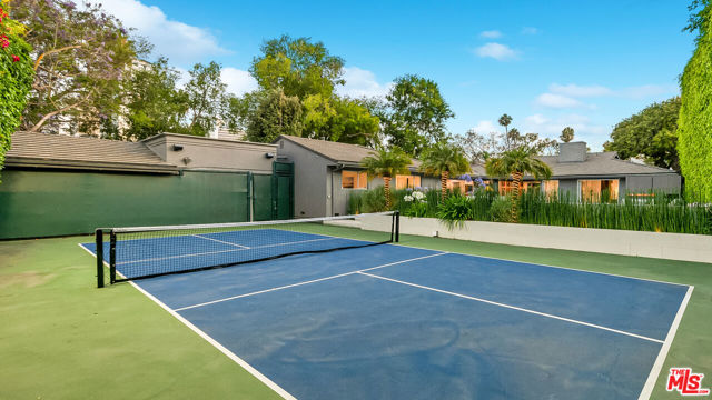 602 N Whittier Drive, Beverly Hills CA: https://media.crmls.org/mediaz/c1649123-404d-4d12-9bf9-27414032e9df.jpg