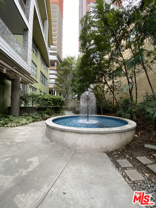1130 S Flower Street, Los Angeles CA: https://media.crmls.org/mediaz/c1654b87-d558-47e2-92d2-bca630db0fc4.jpg