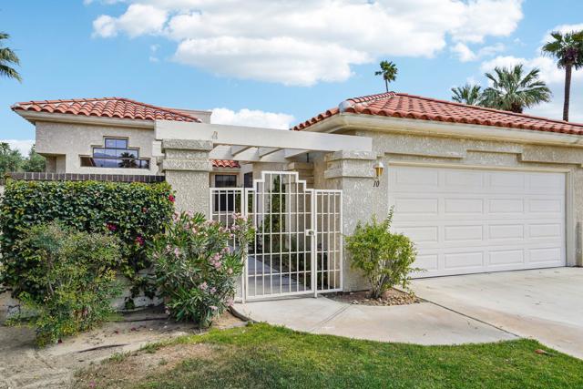 110 Celano Circle, Palm Desert CA: https://media.crmls.org/mediaz/c1656429-cc49-485d-be5f-f85889254275.jpg