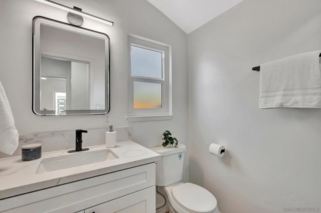 MLS #250034305SD img 23