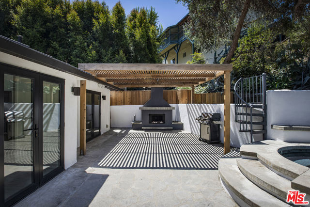 2425 Rinconia Drive, Los Angeles CA: https://media.crmls.org/mediaz/c1668f0c-ae71-42a7-8dae-7737b5890ae4.jpg