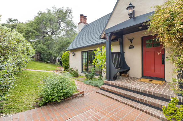 1602 Golf Club Drive, Glendale CA: https://media.crmls.org/mediaz/c1669c23-a203-4b67-9b42-e75b911d27fd.jpg