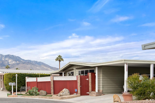 18 Calle De Las Nubes, Palm Springs CA: https://media.crmls.org/mediaz/c167322d-7234-4975-8293-17ffa57b6274.jpg