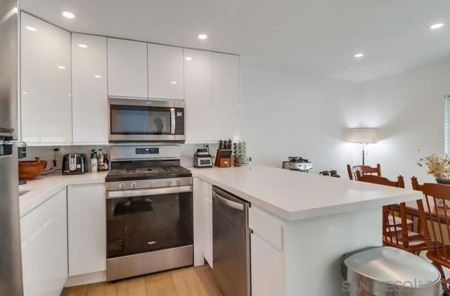 4053 55 Jewell St, San Diego CA: https://media.crmls.org/mediaz/c1673e7b-3392-4d87-a3fc-261ec3a746fc.jpg