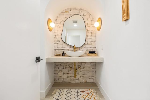 34 Lincoln Place, Rancho Mirage CA: https://media.crmls.org/mediaz/c1682c70-78a6-48ad-b0b1-64fcb76fb1db.jpg