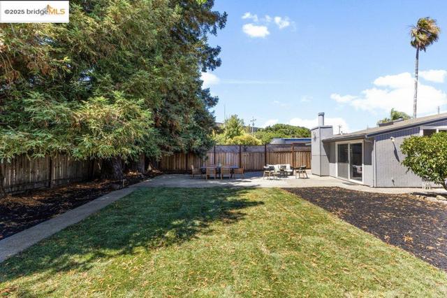 615 Manuel Dr, Novato CA: https://media.crmls.org/mediaz/c1690f49-4205-4ab7-95e1-15f1166cc2c7.jpg