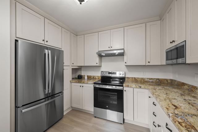 Detail Gallery Image 13 of 51 For 311 B Ave, Coronado,  CA 92118 - 3 Beds | 2 Baths