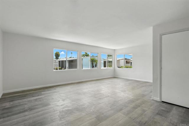 5001 W Florida Avenue, Hemet CA: https://media.crmls.org/mediaz/c169972f-ca41-4bfb-a4ed-635bf6e265dc.jpg