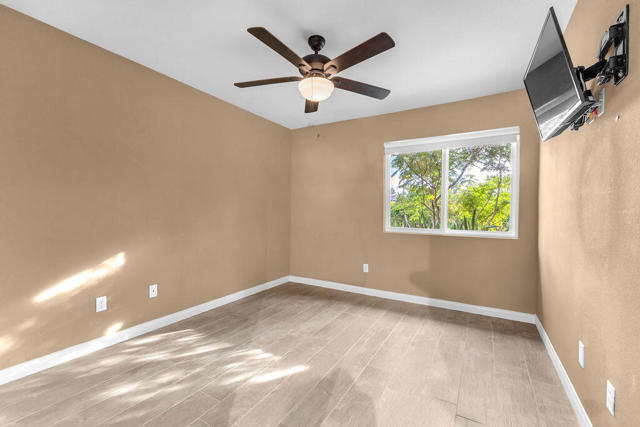 Image 24 of 47 For 40529 Meadow Lane