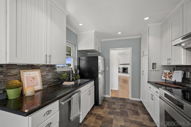 3428 Garrison St, San Diego CA: https://media.crmls.org/mediaz/c16a14c2-d268-4195-a2cc-dad8fc1e4218.jpg