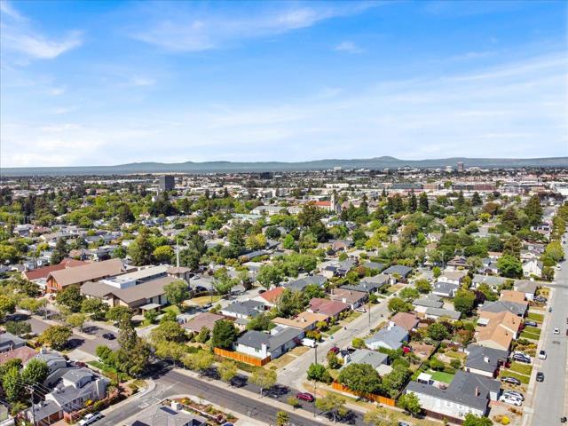 526 Sylvan Avenue, San Mateo CA: https://media.crmls.org/mediaz/c16a4d71-45ed-4642-8d7a-6fd423092e5d.jpg