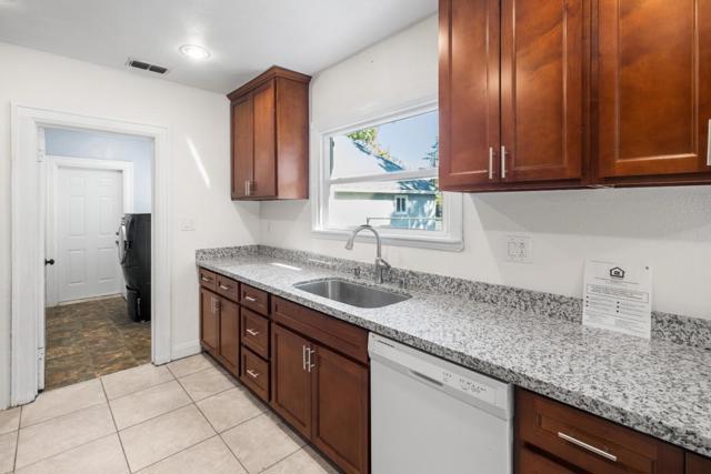 2905 Garfield Avenue, Carmichael CA: https://media.crmls.org/mediaz/c16b7b49-c615-433d-bcd5-5298bc5ed468.jpg