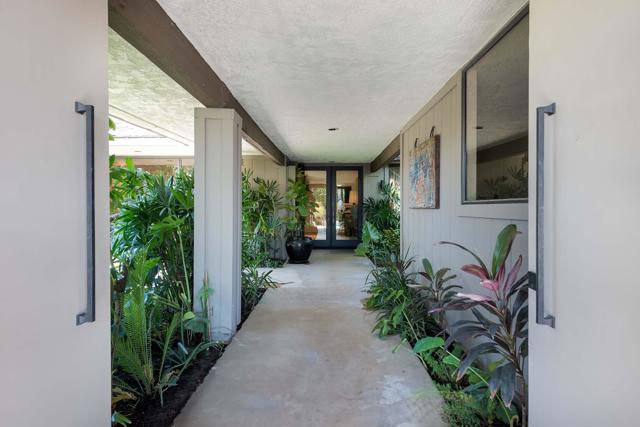 22 Cornell Drive, Rancho Mirage CA: https://media.crmls.org/mediaz/c16bcbbb-d7ed-4ca8-9d83-bdd5db2e7d66.jpg