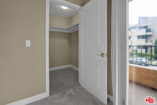 1633 S Bentley Avenue, West Los Angeles CA: https://media.crmls.org/mediaz/c16c57d5-dfc9-4e6e-a6b9-e1f30e3ec952.jpg