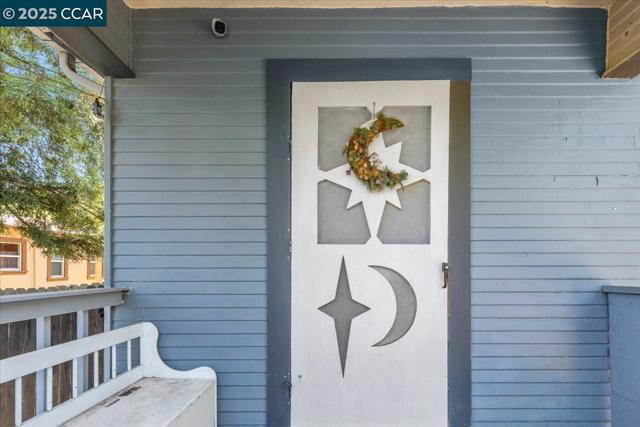 8041 Winthrope St, Oakland CA: https://media.crmls.org/mediaz/c16c6489-8324-4787-aec4-56ce5a7c36ba.jpg