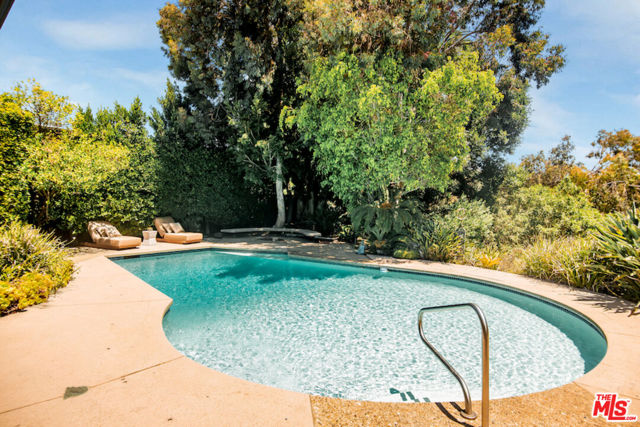 2700 Carmar Drive, Los Angeles CA: https://media.crmls.org/mediaz/c16c6bc0-1b37-4bde-96b7-12e269d11802.jpg