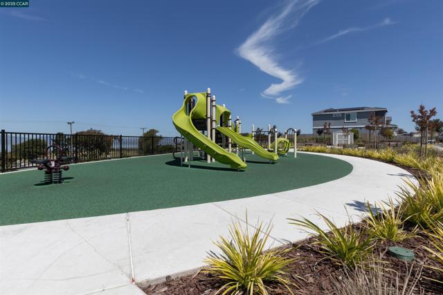 4105 Markovich Ct, Richmond CA: https://media.crmls.org/mediaz/c16c9f5a-9389-49dc-825b-5b8c77d88ea1.jpg