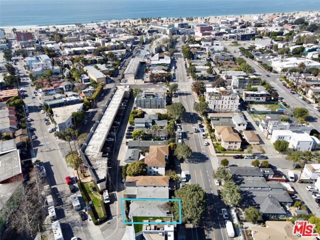 510 Venice Way, Venice CA: https://media.crmls.org/mediaz/c16d2f58-5989-40ee-8b63-c30f13ceb3d3.jpg