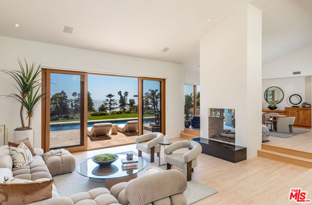 6417 Merritt Drive, Malibu CA: https://media.crmls.org/mediaz/c16d3896-9e14-4375-aa9c-d395c1033ff7.jpg