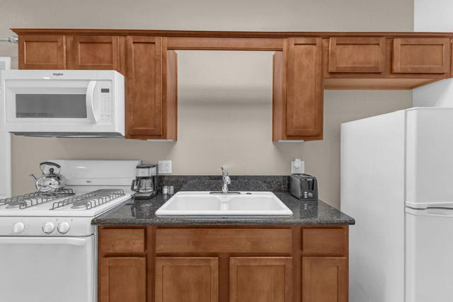 12622 Miracle Hill Road, Desert Hot Springs CA: https://media.crmls.org/mediaz/c16dc025-bec0-48f1-924f-8a740aa4af03.jpg