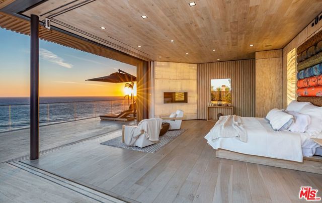 11870 Ellice Street, Malibu CA: https://media.crmls.org/mediaz/c16dfb7f-81c8-4fa1-a1ac-3c5ed5798768.jpg