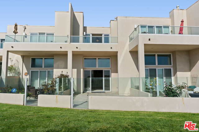 7301 Vista Del Mar, Playa del Rey CA: https://media.crmls.org/mediaz/c16e0afd-2f19-403a-b28e-fb1a790d3f5c.jpg