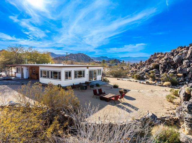 66425 Foothill Drive Drive, Joshua Tree CA: https://media.crmls.org/mediaz/c16e9e7c-2a07-4b27-8850-b8ca7d9afced.jpg