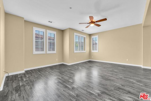 5611 Scharf Avenue, Fontana CA: https://media.crmls.org/mediaz/c16ec82a-8dd3-418d-9810-a53d7ec6aef3.jpg
