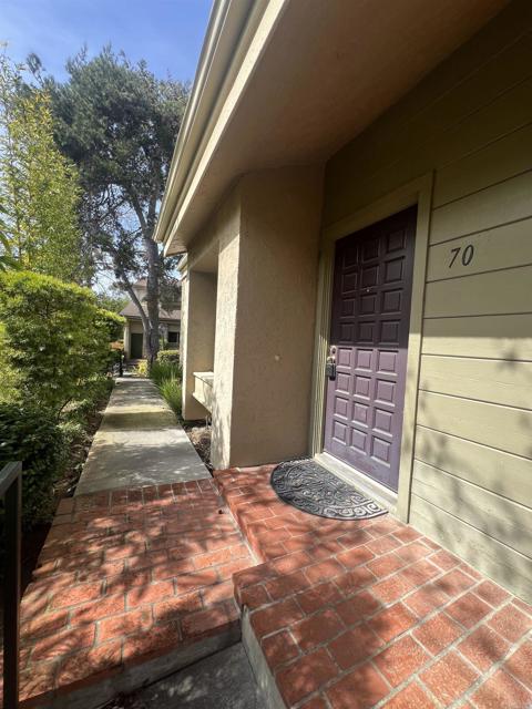 Detail Gallery Image 4 of 18 For 3230 Caminito Eastbluff Unit #70,  San Diego,  CA 92037 - 2 Beds | 2 Baths