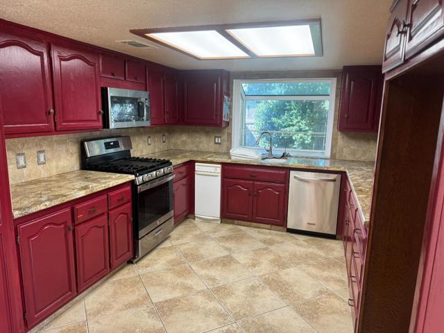 1703 Monte Grosso Drive, Merced CA: https://media.crmls.org/mediaz/c16f1087-2e15-4f23-b407-9df5a704f2fb.jpg