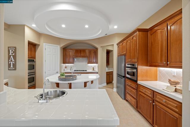 8702 Pasatiempo Circle, Roseville CA: https://media.crmls.org/mediaz/c16f3d68-11ce-4686-86f1-3a91e0a1ebe4.jpg