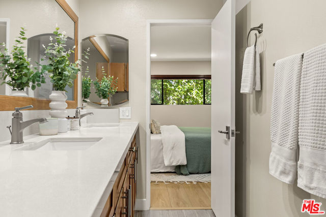 4542 Willis Avenue, Sherman Oaks CA: https://media.crmls.org/mediaz/c16f4a4c-3362-4455-9bff-e2084edde548.jpg