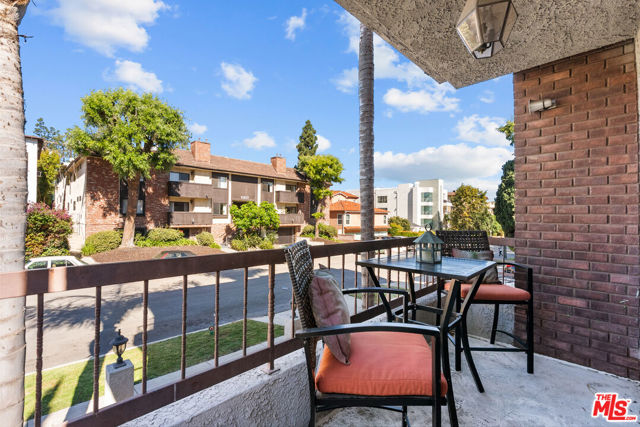 10654 Eastborne Avenue, Los Angeles CA: https://media.crmls.org/mediaz/c1701495-d53b-4b36-b398-e95a072b8ef7.jpg