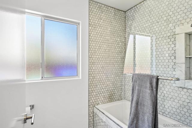 4877 Lorraine Dr, San Diego CA: https://media.crmls.org/mediaz/c1707985-4087-4eb0-8850-7aa2938118d6.jpg
