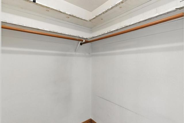 1675 Escalante Way, Burlingame CA: https://media.crmls.org/mediaz/c170fc3b-8e5d-4449-b8cf-7610a7611577.jpg