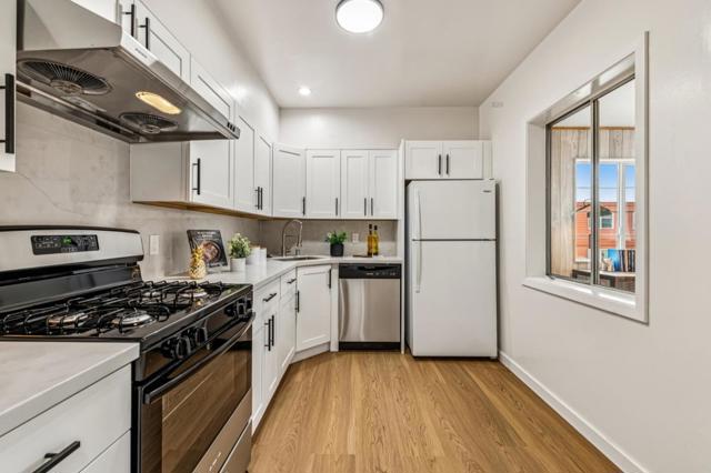 17221724 48th Avenue, San Francisco CA: https://media.crmls.org/mediaz/c1711659-cac9-48d0-b25a-e72b227a18e9.jpg