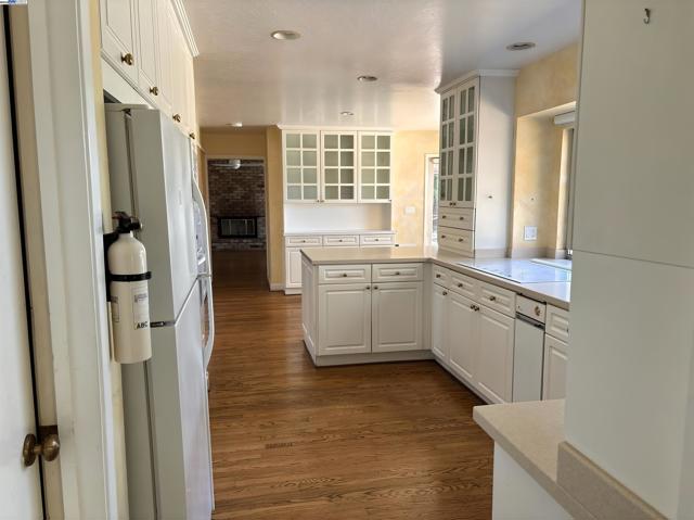 1742 Beachwood Way, Pleasanton CA: https://media.crmls.org/mediaz/c171c821-f9e4-42b9-bff7-255b13ecb6b5.jpg