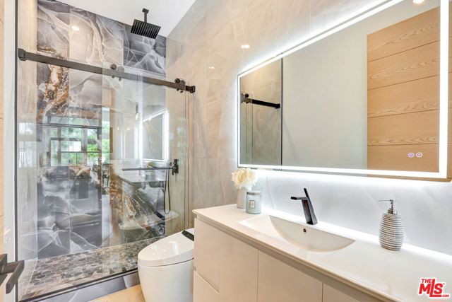 5730 Lasaine Avenue, Encino CA: https://media.crmls.org/mediaz/c171d605-0a90-410d-8bac-e55ead109a6b.jpg