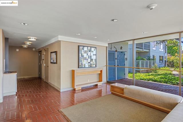 2 Commodore DR, Emeryville CA: https://media.crmls.org/mediaz/c172159c-82a3-4ab7-b7af-4c57c18746e6.jpg