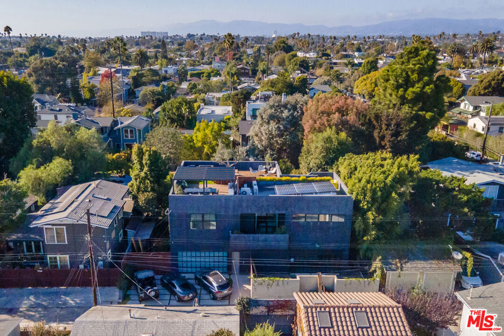 https://media.crmls.org/mediaz/c17221fe-fc8b-43bb-845a-e1464074653a.jpg?preset=X-Large