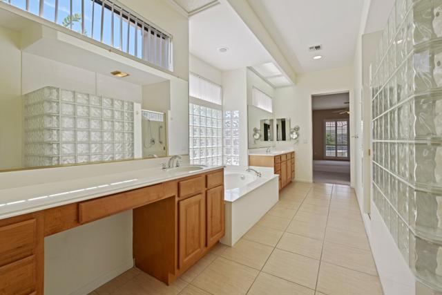 36411 Tallowood Drive, Palm Desert CA: https://media.crmls.org/mediaz/c1725f78-4294-4356-ae1a-56dda7357008.jpg