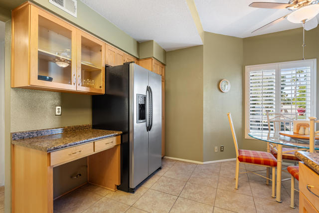 280 Vista Royale W Circle, Palm Desert CA: https://media.crmls.org/mediaz/c1726510-dd34-4108-b055-46a2ff30b3b6.jpg