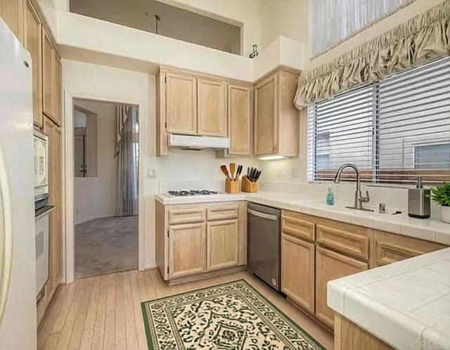 Detail Gallery Image 8 of 36 For 2183 Crest View Glen, Escondido,  CA 92026 - 3 Beds | 2/1 Baths