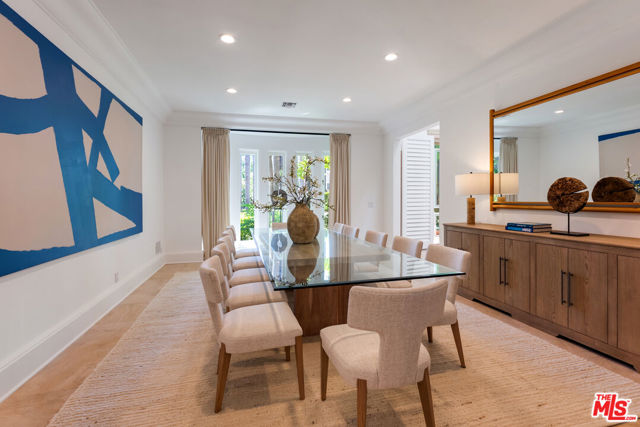 812 N Bedford Drive, Beverly Hills CA: https://media.crmls.org/mediaz/c172cb84-93aa-466f-81ce-134af9b995bd.jpg